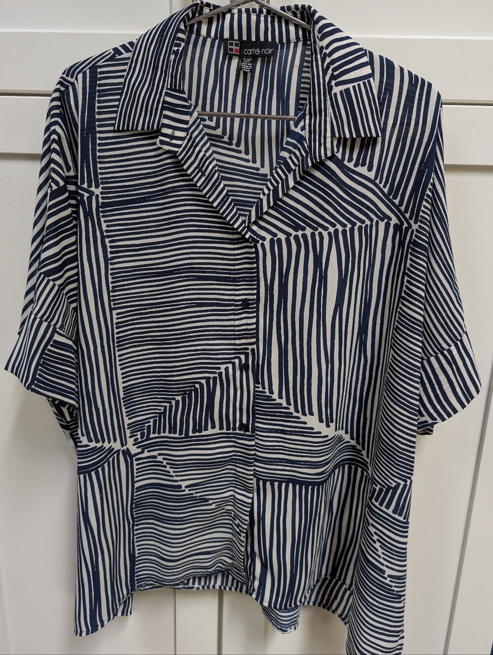 Carre Noir Navy + White Top